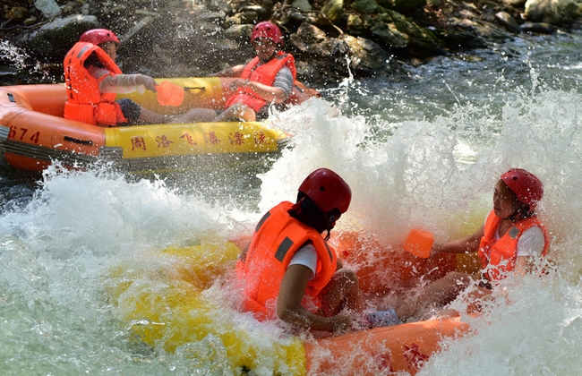 周洛飞瀑漂流 (1).jpg